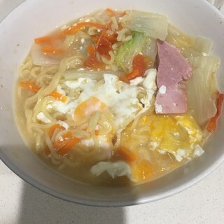 シーフードの茹で汁で旨味たっぷりのラーメン